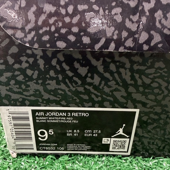 Air Jordan 3 Retro Cement Grey. Men’s size 9.5. Like new condition with OG Box - Picture 9 of 9